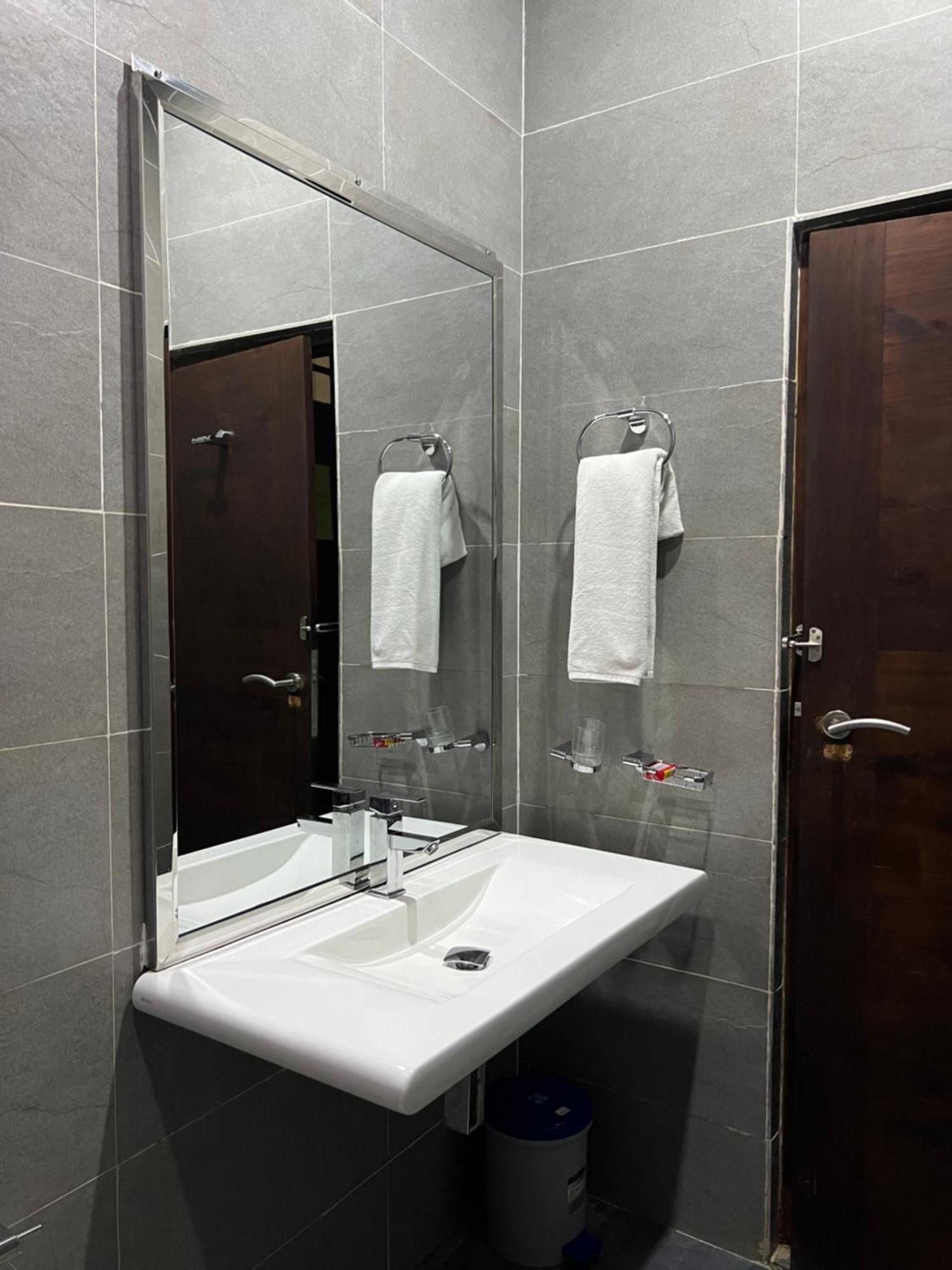 Lohas Beach Resort Villa Калутара Экстерьер фото